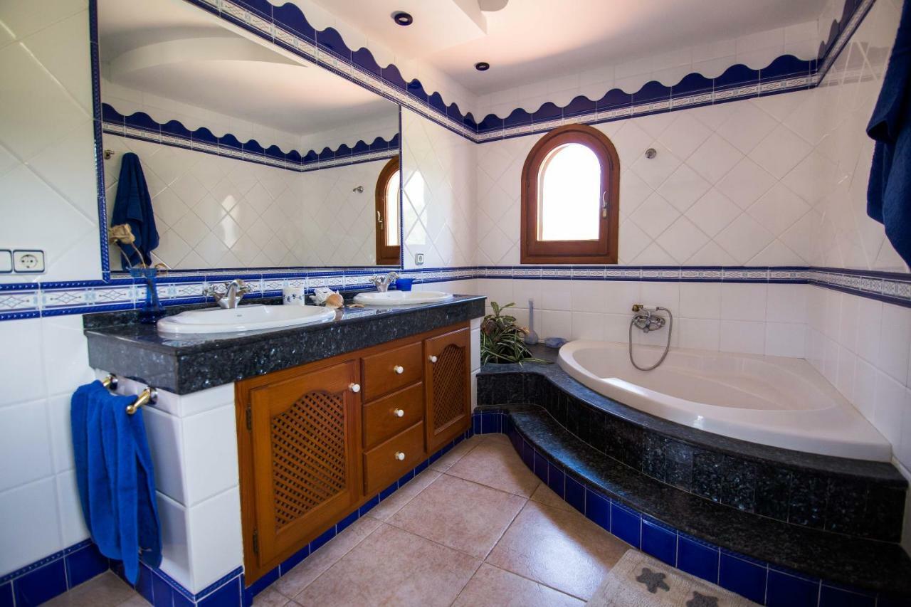 Villa Ca Na Vinya Cala Tarida  Exterior photo